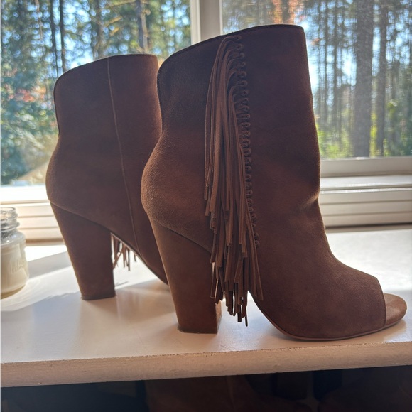 Brown Fringe and Suede Shoes with Peep Toe Size 8 - Picture 8 of 9